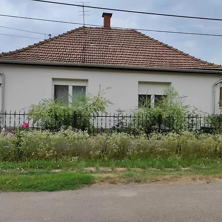 Szomolyai Vadvirag Vendeghaz *